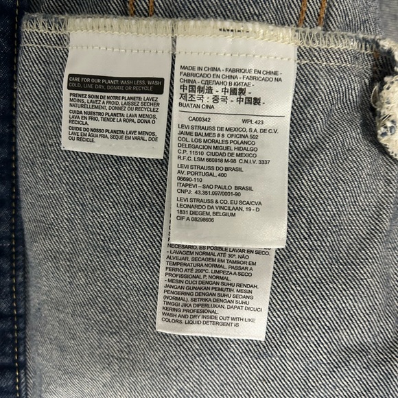 Levi's Classic Blue Denim Jacket - Picture 4 of 4